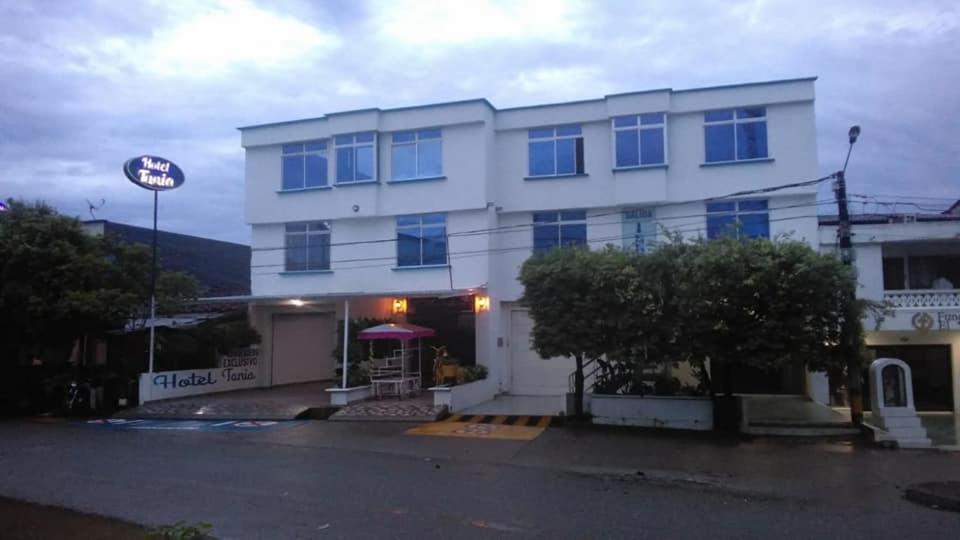 Hotel Tania Caucasia Esterno foto
